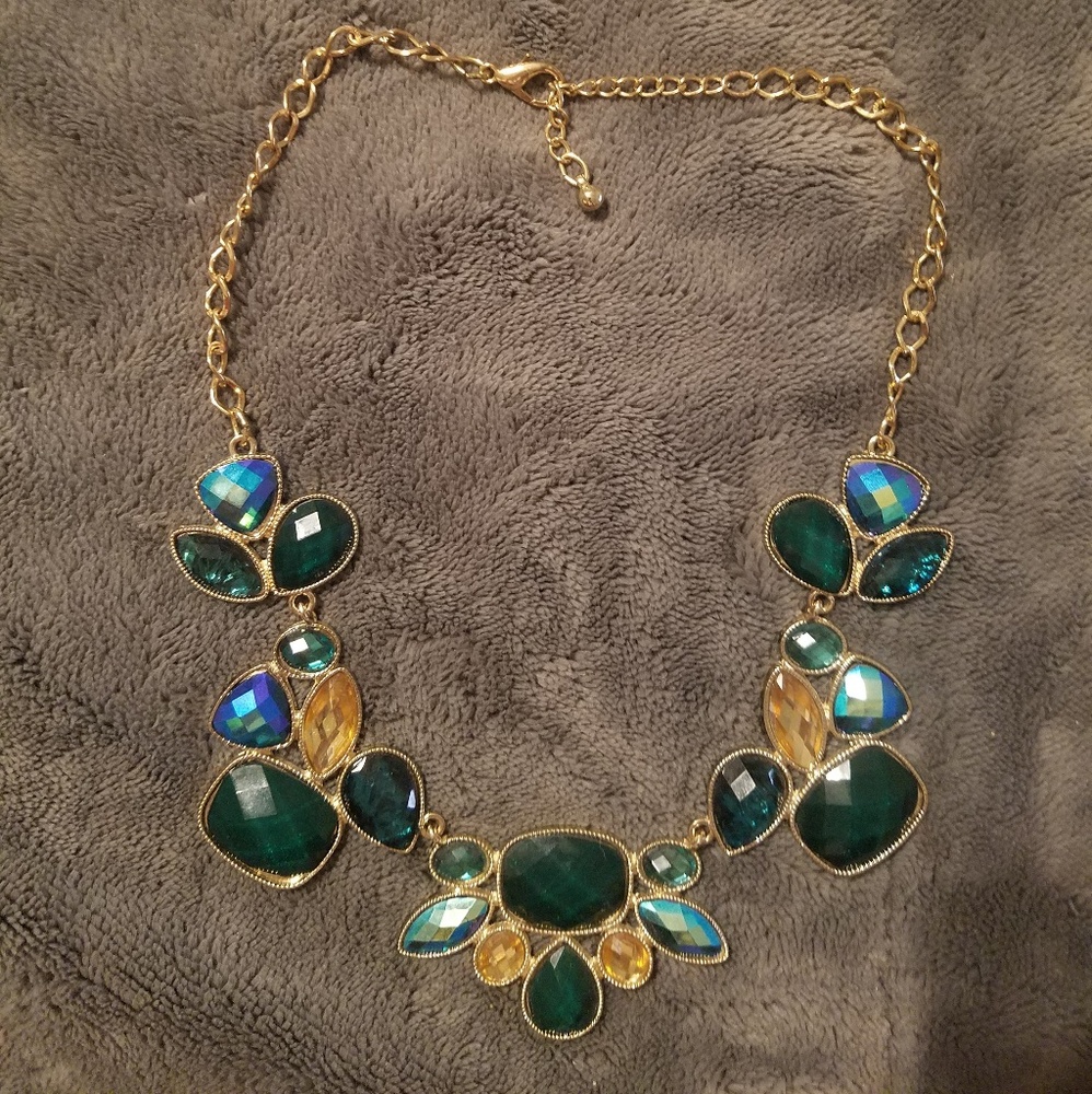 Gold tone cluster necklace